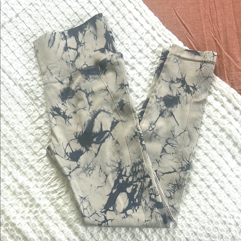 Fit Booty Black Gray Marble Workout Leggings Size M NWOT